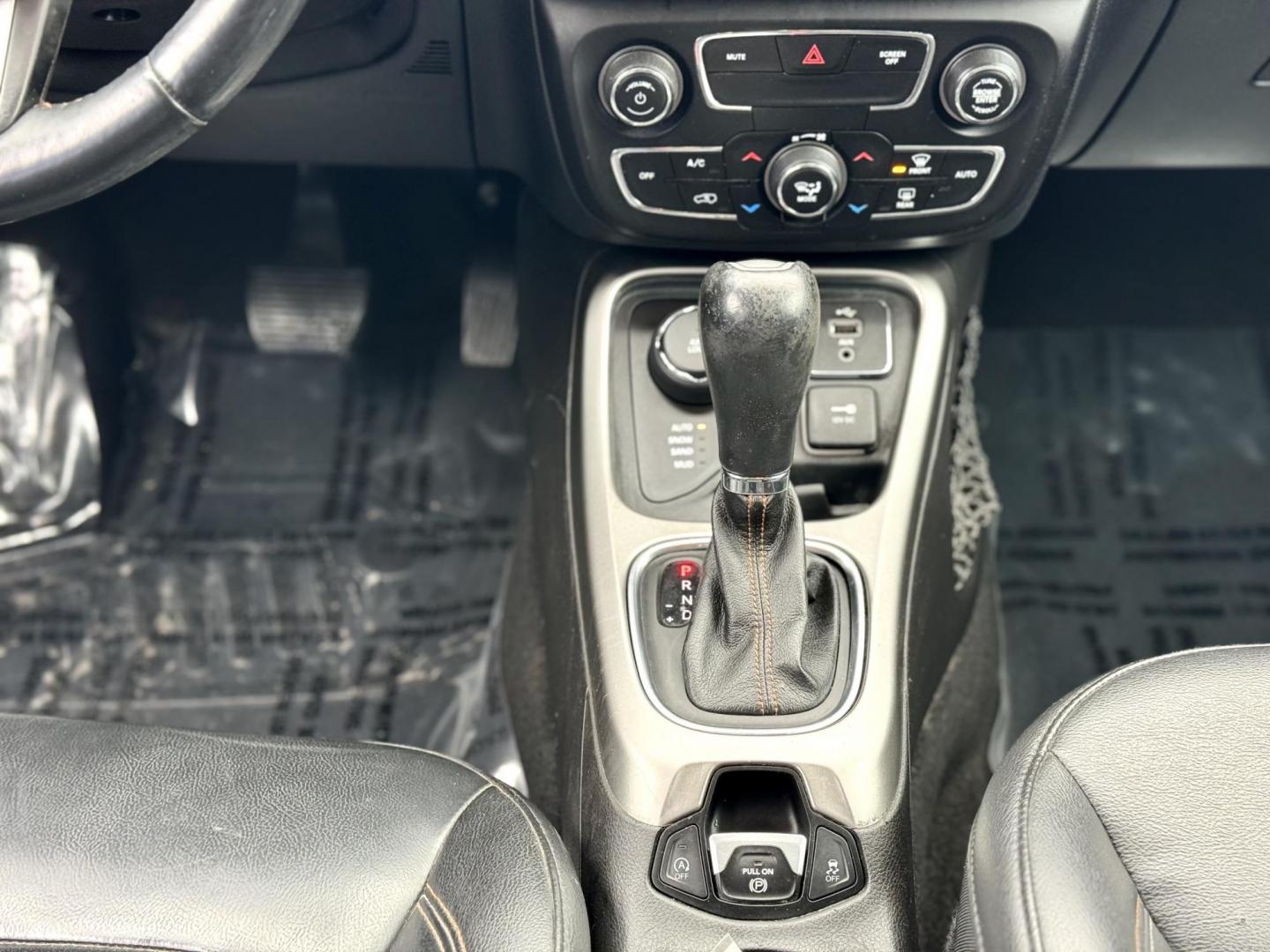 2018 BLACK Jeep Compass Sport 4WD (3C4NJDBB1JT) with an 2.4L L4 DOHC 16V engine, located at 7600 S Western Ave., Chicago, IL, 60620, (773) 918-3980, 0.000000, 0.000000 - Photo#10