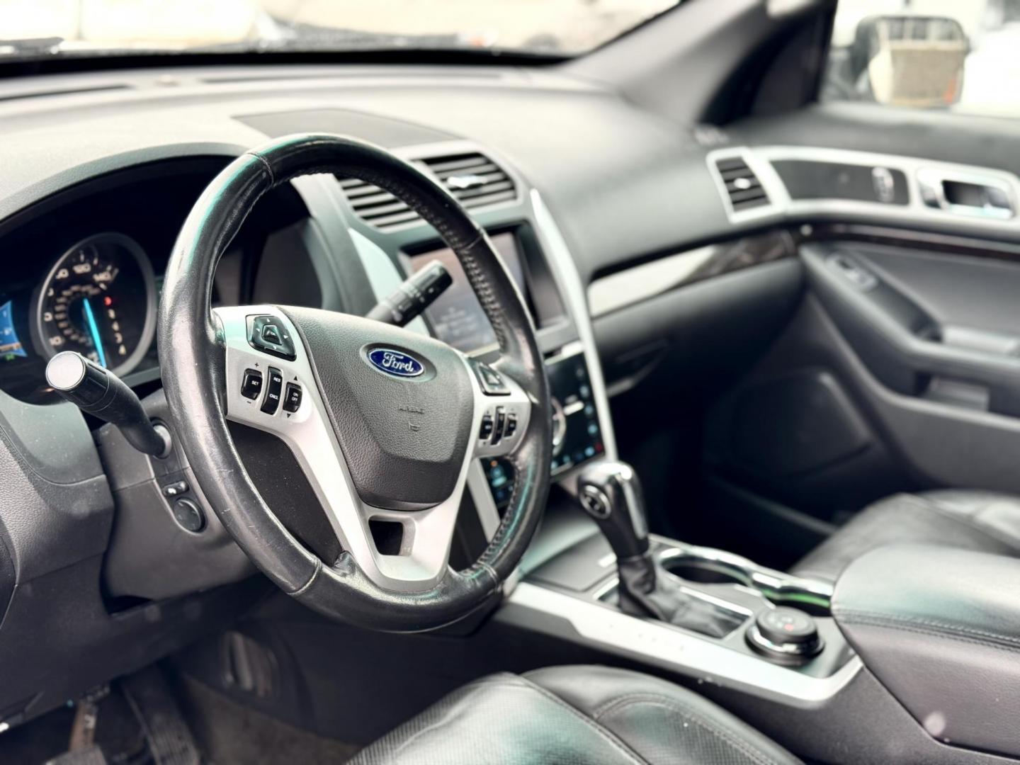 2015 WHITE Ford Explorer Limited 4WD (1FM5K8F83FG) with an 3.5L V6 DOHC 24V engine, 6-Speed Automatic transmission, located at 7600 S Western Ave., Chicago, IL, 60620, (773) 918-3980, 0.000000, 0.000000 - Photo#5