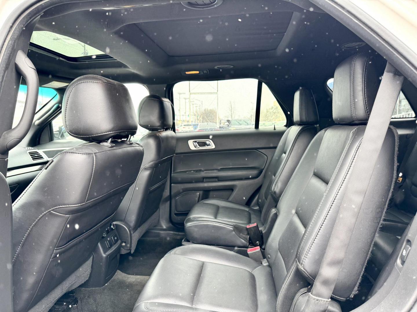 2015 WHITE Ford Explorer Limited 4WD (1FM5K8F83FG) with an 3.5L V6 DOHC 24V engine, 6-Speed Automatic transmission, located at 7600 S Western Ave., Chicago, IL, 60620, (773) 918-3980, 0.000000, 0.000000 - Photo#8