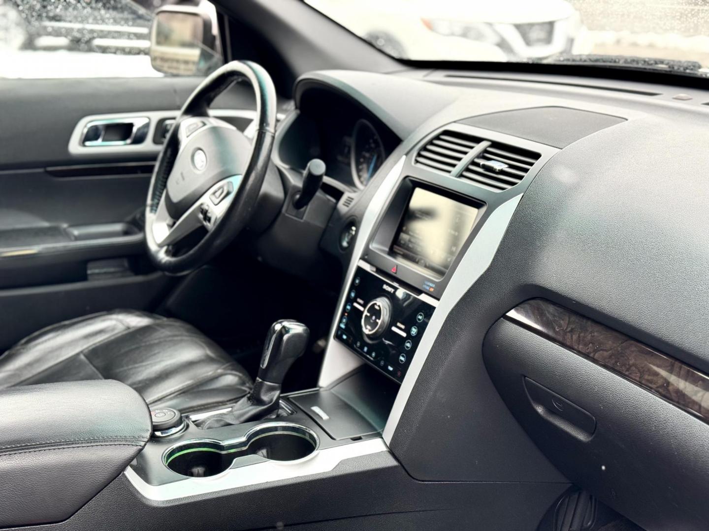 2015 WHITE Ford Explorer Limited 4WD (1FM5K8F83FG) with an 3.5L V6 DOHC 24V engine, 6-Speed Automatic transmission, located at 7600 S Western Ave., Chicago, IL, 60620, (773) 918-3980, 0.000000, 0.000000 - Photo#14