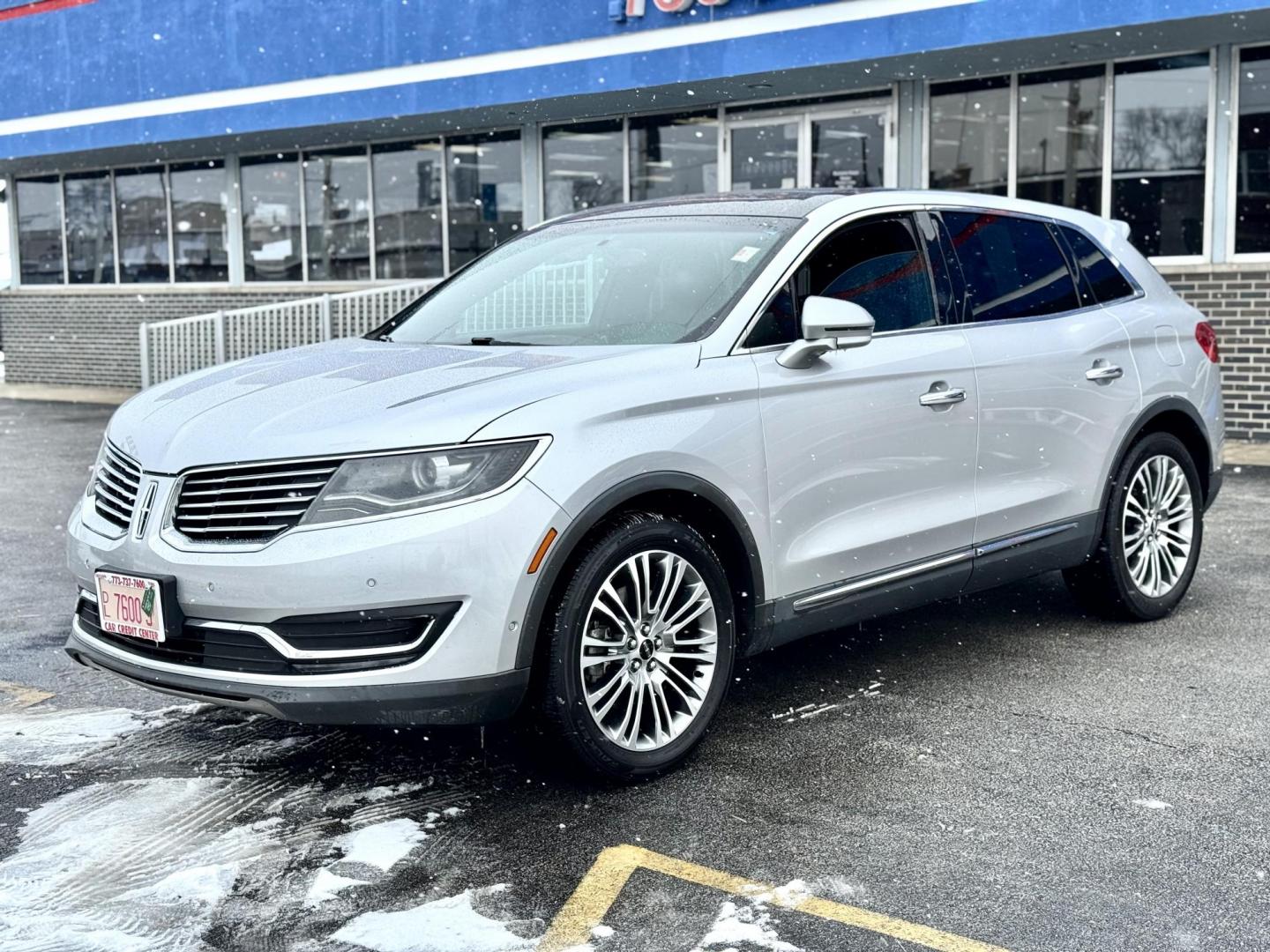 2016 SILVER Lincoln MKX Reserve (2LMTJ6LR9GB) with an 3.7L V6 DOHC 24V engine, 6-Speed Automatic transmission, located at 7600 S Western Ave., Chicago, IL, 60620, (773) 918-3980, 0.000000, 0.000000 - Photo#2