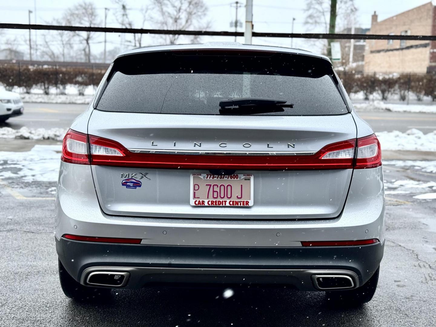 2016 SILVER Lincoln MKX Reserve (2LMTJ6LR9GB) with an 3.7L V6 DOHC 24V engine, 6-Speed Automatic transmission, located at 7600 S Western Ave., Chicago, IL, 60620, (773) 918-3980, 0.000000, 0.000000 - Photo#3
