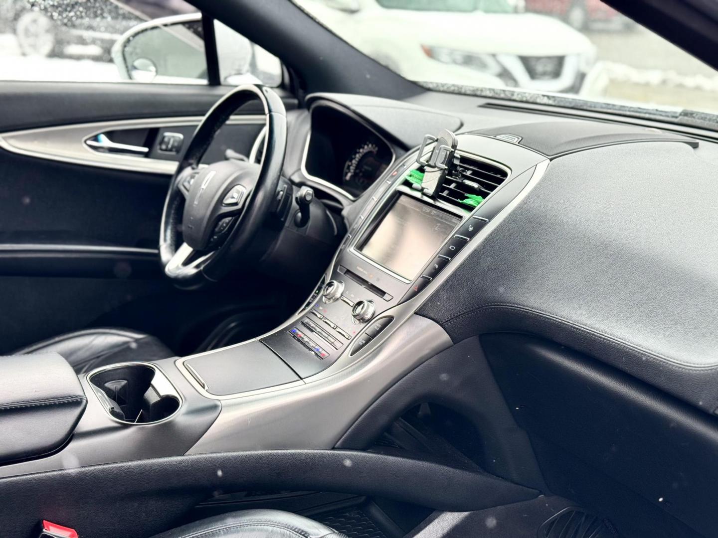 2016 SILVER Lincoln MKX Reserve (2LMTJ6LR9GB) with an 3.7L V6 DOHC 24V engine, 6-Speed Automatic transmission, located at 7600 S Western Ave., Chicago, IL, 60620, (773) 918-3980, 0.000000, 0.000000 - Photo#11