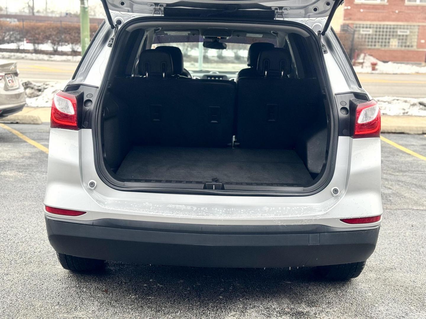 2019 GRAY Chevrolet Equinox LS 1.5 AWD (2GNAXSEV7K6) with an 1.5L L4 DIR DOHC 16V TURBO engine, 6A transmission, located at 7600 S Western Ave., Chicago, IL, 60620, (773) 918-3980, 0.000000, 0.000000 - Photo#4