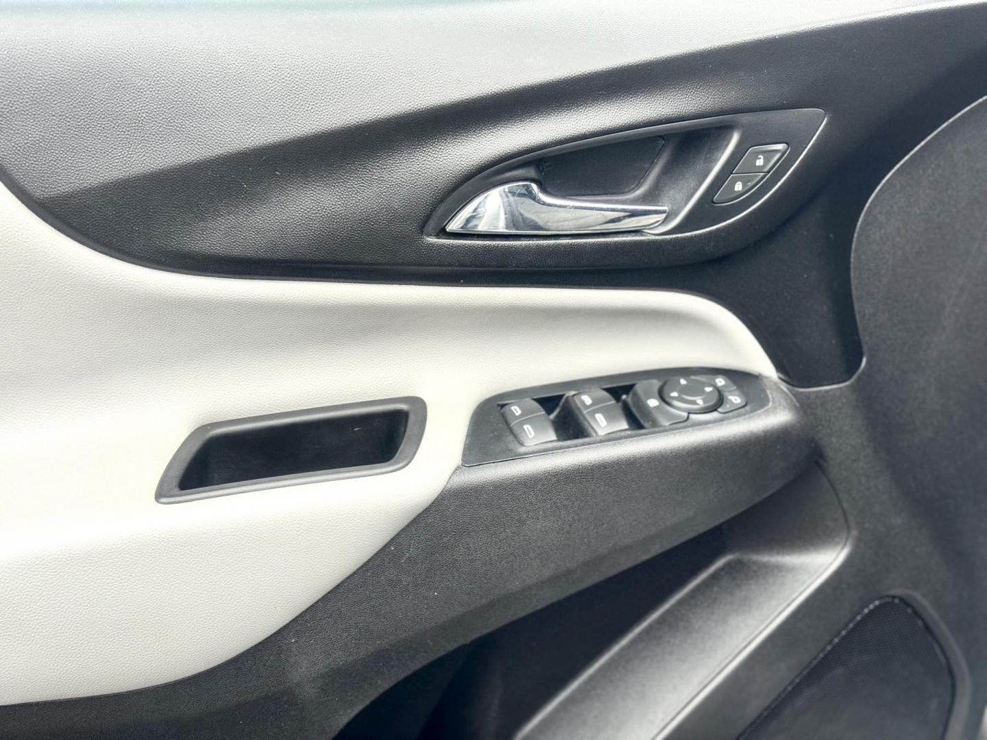 2019 GRAY Chevrolet Equinox LS 1.5 AWD (2GNAXSEV7K6) with an 1.5L L4 DIR DOHC 16V TURBO engine, 6A transmission, located at 7600 S Western Ave., Chicago, IL, 60620, (773) 918-3980, 0.000000, 0.000000 - Photo#6