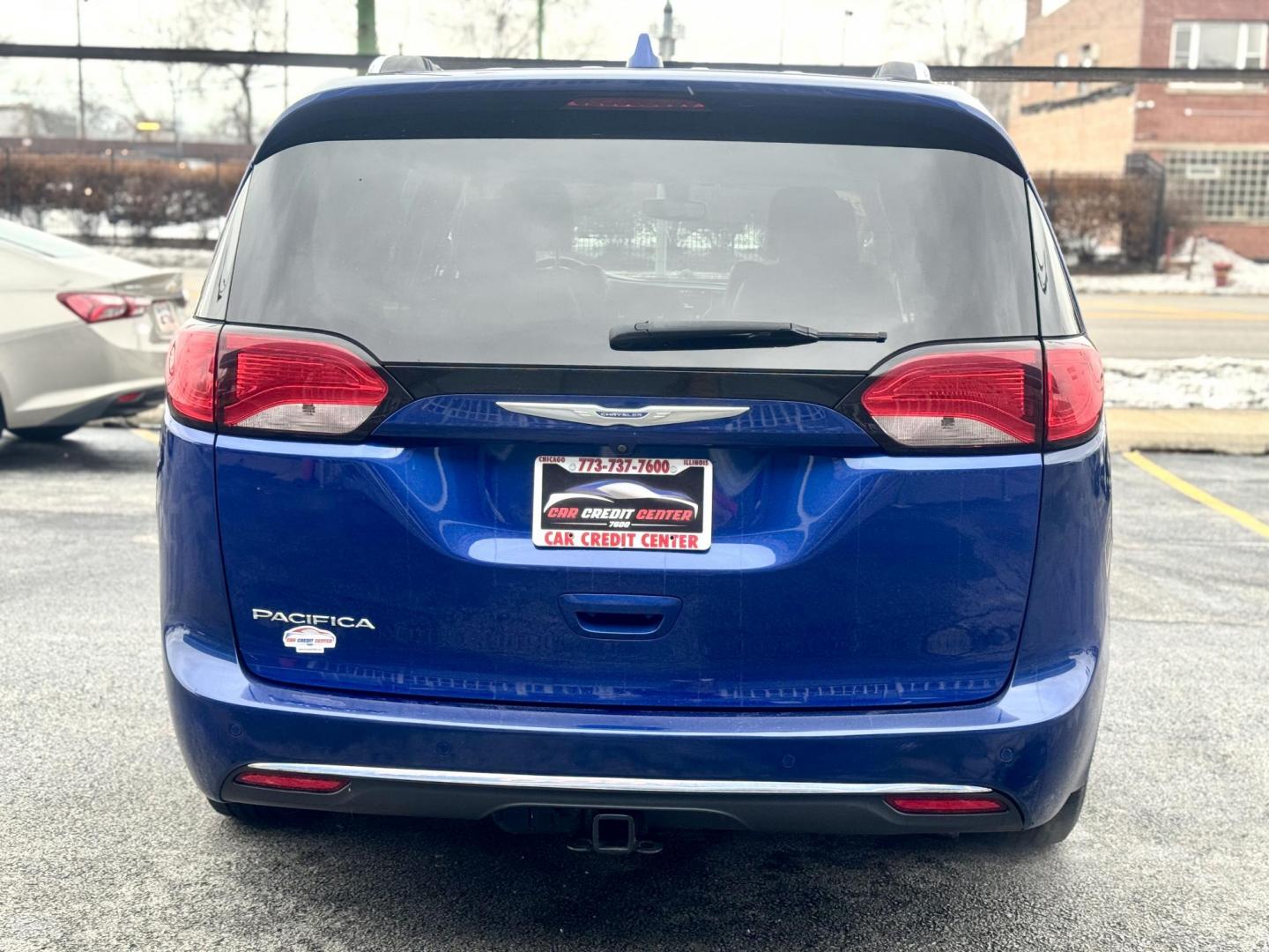 2018 BLUE Chrysler Pacifica Touring-L Plus (2C4RC1EG1JR) with an 3.6L V6 DOHC 24V engine, 9A transmission, located at 7600 S Western Ave., Chicago, IL, 60620, (773) 918-3980, 0.000000, 0.000000 - Photo#3