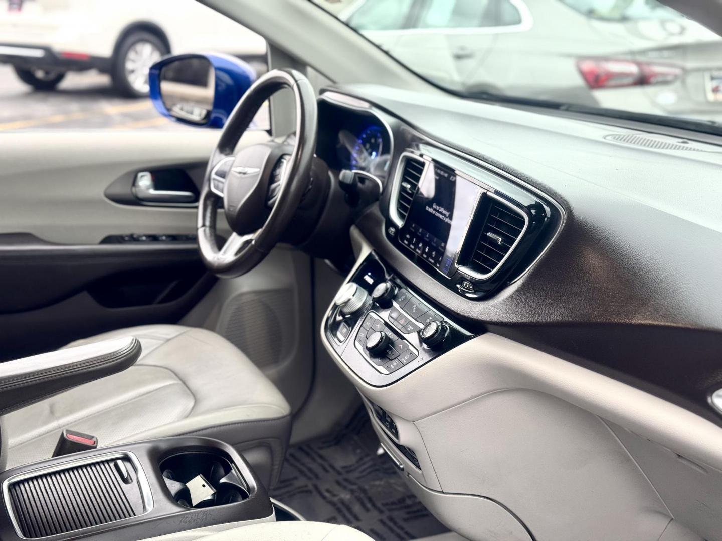 2018 BLUE Chrysler Pacifica Touring-L Plus (2C4RC1EG1JR) with an 3.6L V6 DOHC 24V engine, 9A transmission, located at 7600 S Western Ave., Chicago, IL, 60620, (773) 918-3980, 0.000000, 0.000000 - Photo#12