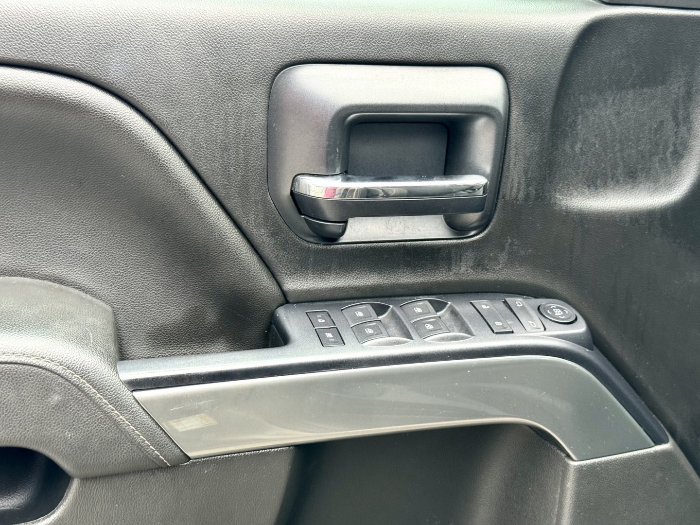2014 TAN Chevrolet Silverado 1500 1LT Crew Cab 4WD (3GCUKREC4EG) with an 5.3L V8 OHV 16V engine, 6-Speed Automatic transmission, located at 7600 S Western Ave., Chicago, IL, 60620, (773) 918-3980, 0.000000, 0.000000- Photo#6