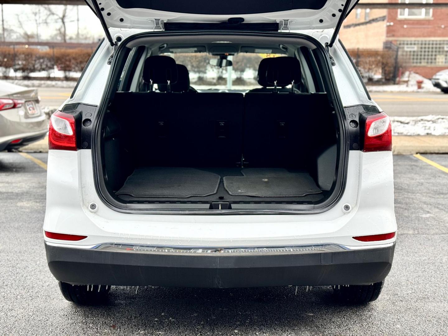 2018 WHITE Chevrolet Equinox LS AWD (2GNAXREV2J6) with an 1.5L L4 DIR DOHC 16V TURBO engine, 6A transmission, located at 7600 S Western Ave., Chicago, IL, 60620, (773) 918-3980, 0.000000, 0.000000 - Photo#4