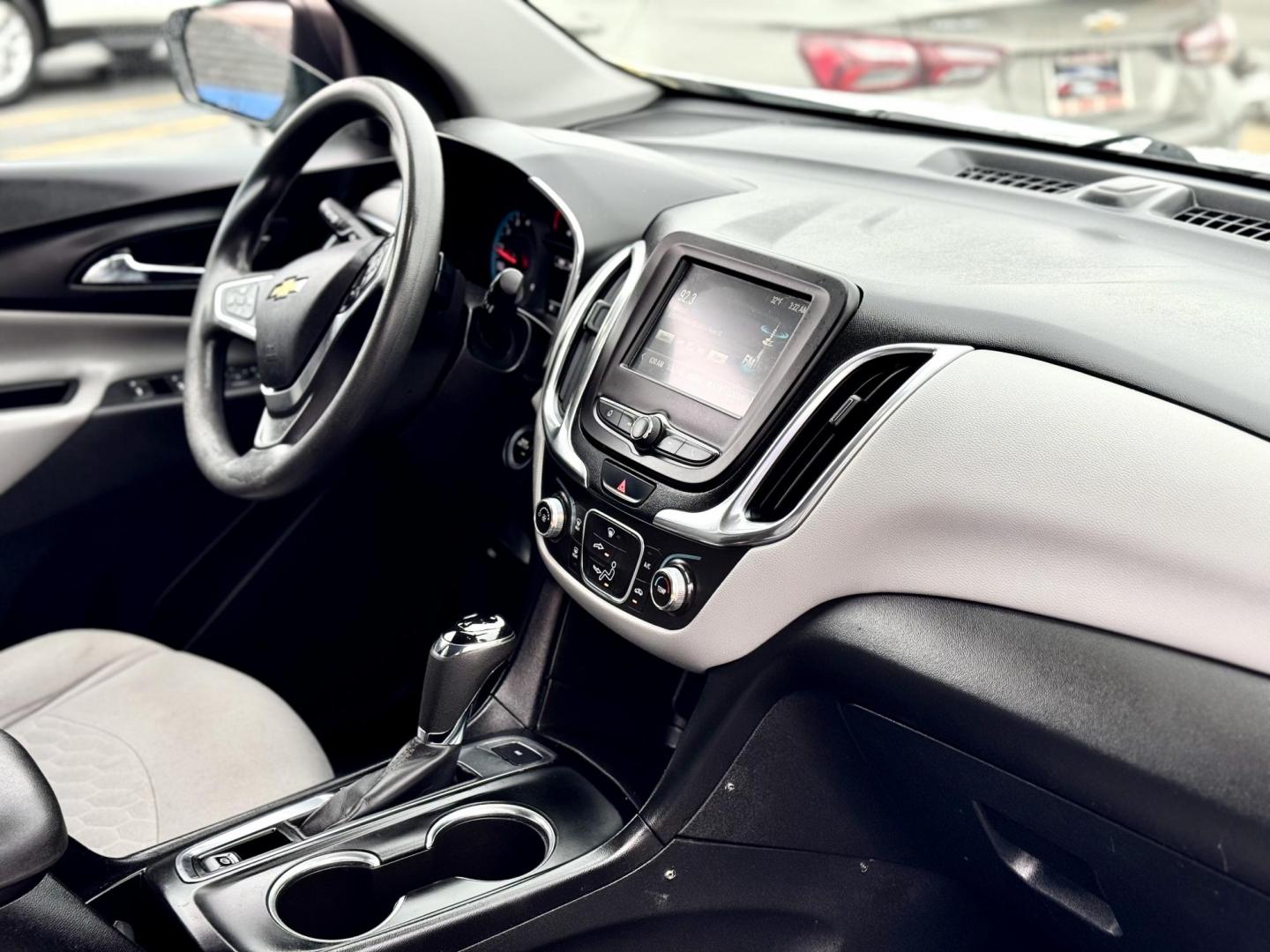 2018 WHITE Chevrolet Equinox LS AWD (2GNAXREV2J6) with an 1.5L L4 DIR DOHC 16V TURBO engine, 6A transmission, located at 7600 S Western Ave., Chicago, IL, 60620, (773) 918-3980, 0.000000, 0.000000 - Photo#11