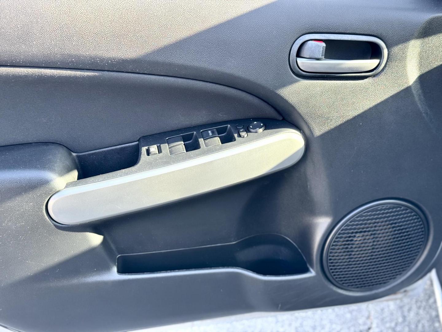 2014 SILVER Mazda MAZDA2 Touring MT (JM1DE1LY3E0) with an 1.5L L4 DOHC 16V engine, 5-Speed Manual transmission, located at 7600 S Western Ave., Chicago, IL, 60620, (773) 918-3980, 0.000000, 0.000000 - Photo#6