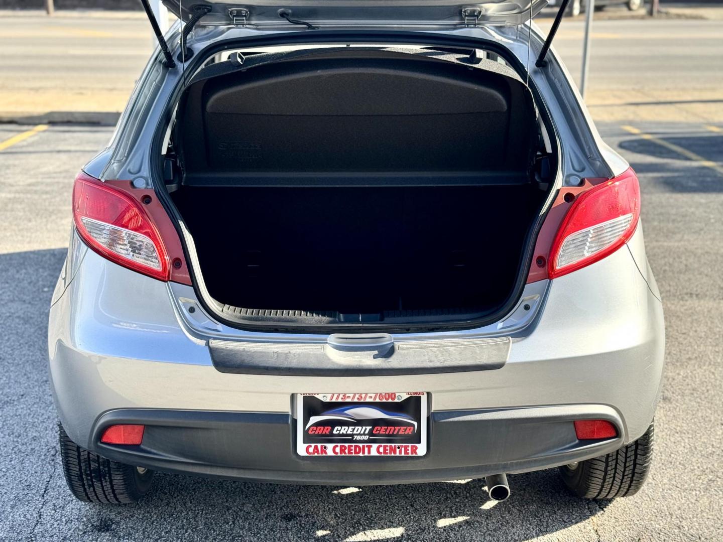 2014 SILVER Mazda MAZDA2 Touring MT (JM1DE1LY3E0) with an 1.5L L4 DOHC 16V engine, 5-Speed Manual transmission, located at 7600 S Western Ave., Chicago, IL, 60620, (773) 918-3980, 0.000000, 0.000000 - Photo#4