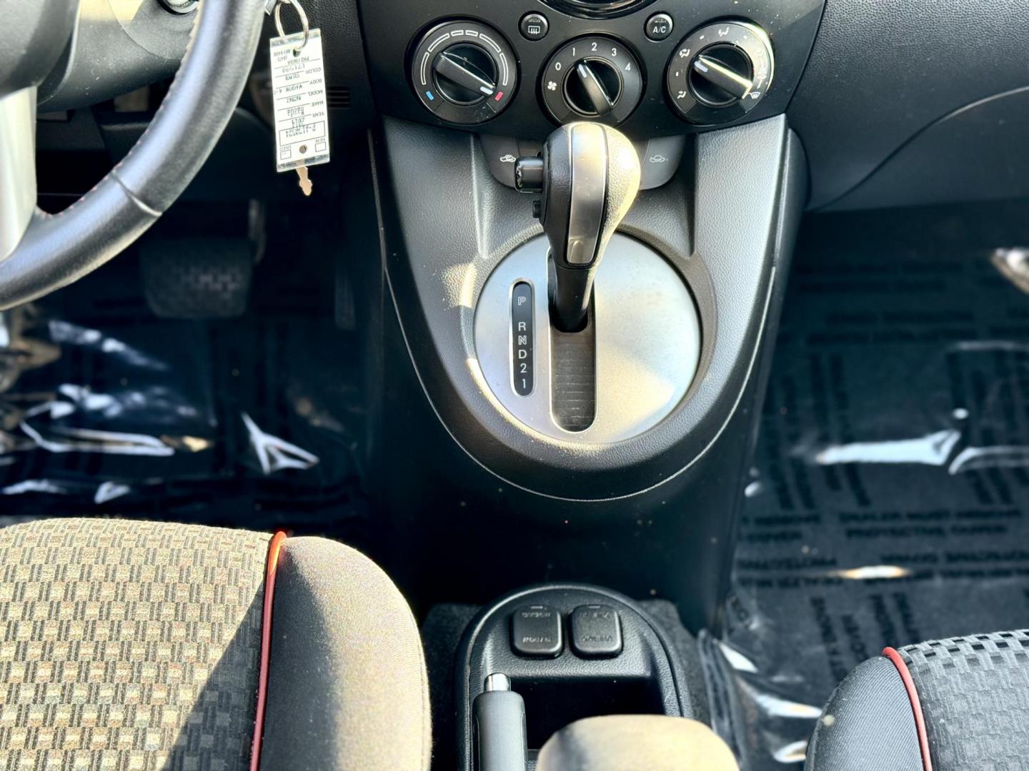 2014 SILVER Mazda MAZDA2 Touring MT (JM1DE1LY3E0) with an 1.5L L4 DOHC 16V engine, 5-Speed Manual transmission, located at 7600 S Western Ave., Chicago, IL, 60620, (773) 918-3980, 0.000000, 0.000000 - Photo#10