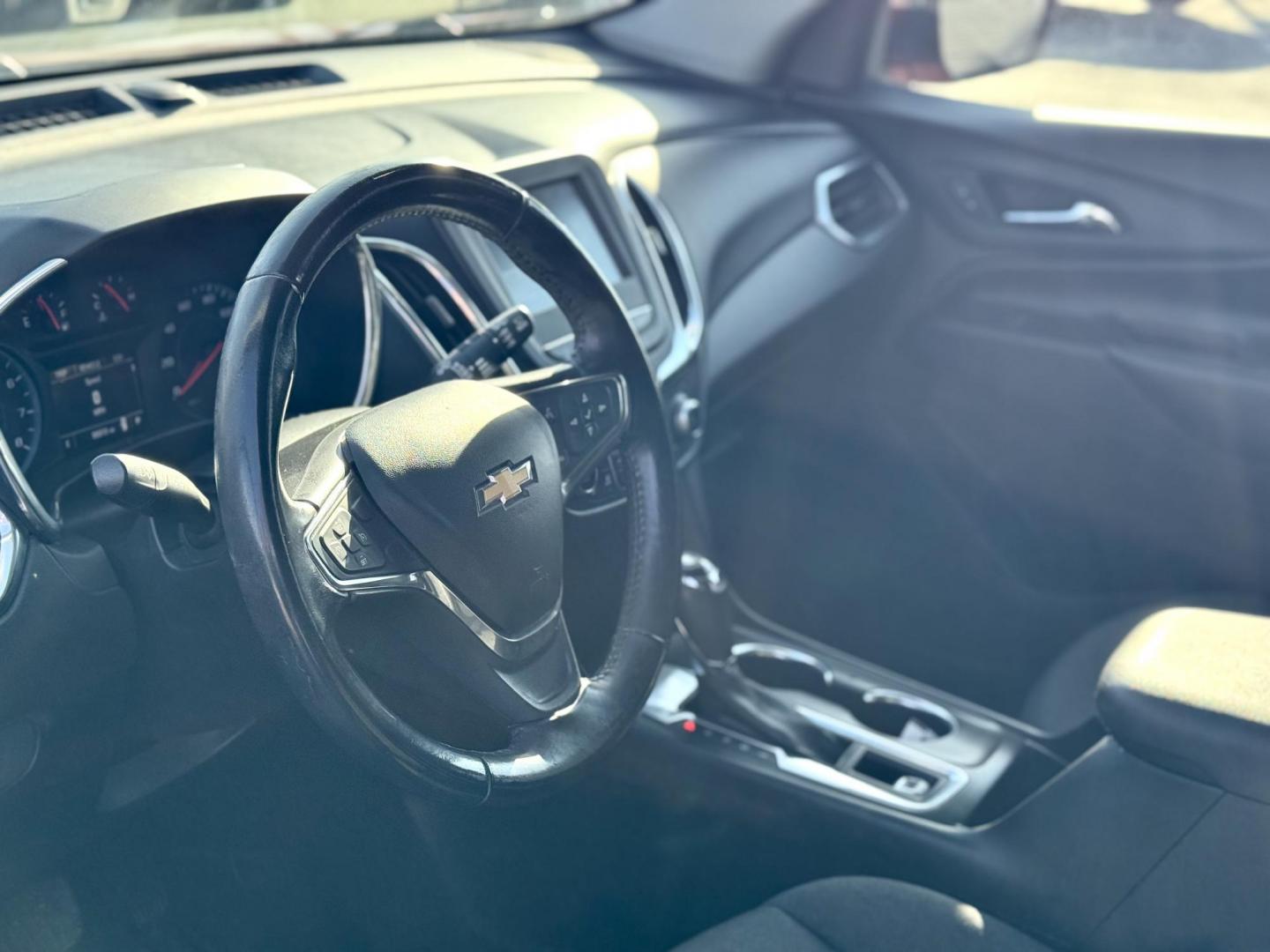 2018 RED Chevrolet Equinox LT 2WD (2GNAXJEV4J6) with an 1.5L L4 DIR DOHC 16V TURBO engine, 6A transmission, located at 7600 S Western Ave., Chicago, IL, 60620, (773) 918-3980, 0.000000, 0.000000 - Photo#5