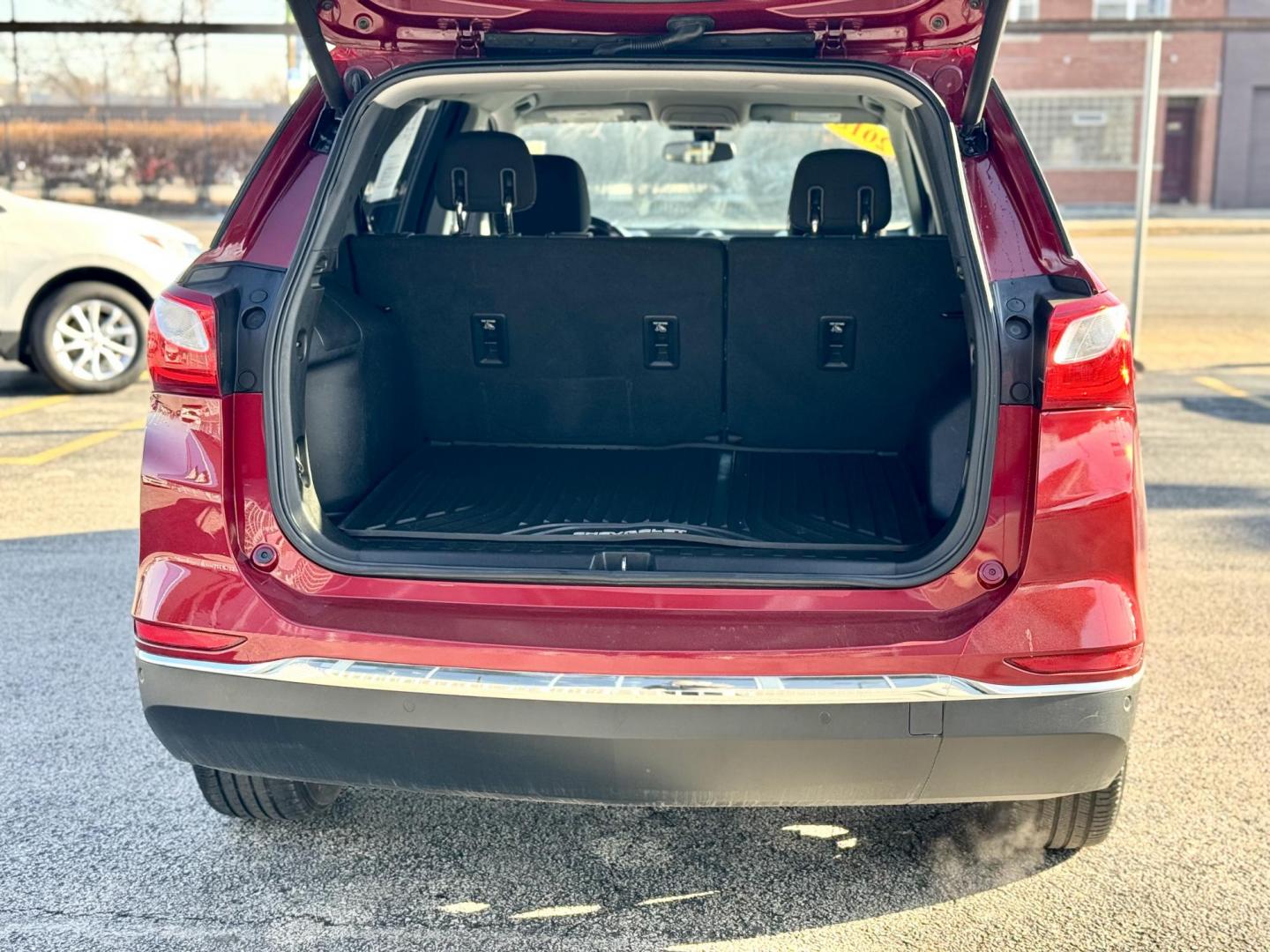 2018 RED Chevrolet Equinox LT 2WD (2GNAXJEV4J6) with an 1.5L L4 DIR DOHC 16V TURBO engine, 6A transmission, located at 7600 S Western Ave., Chicago, IL, 60620, (773) 918-3980, 0.000000, 0.000000 - Photo#4