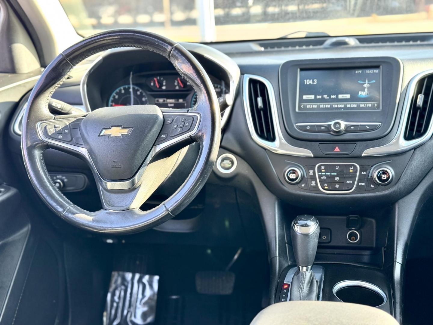 2018 RED Chevrolet Equinox LT 2WD (2GNAXJEV4J6) with an 1.5L L4 DIR DOHC 16V TURBO engine, 6A transmission, located at 7600 S Western Ave., Chicago, IL, 60620, (773) 918-3980, 0.000000, 0.000000 - Photo#9