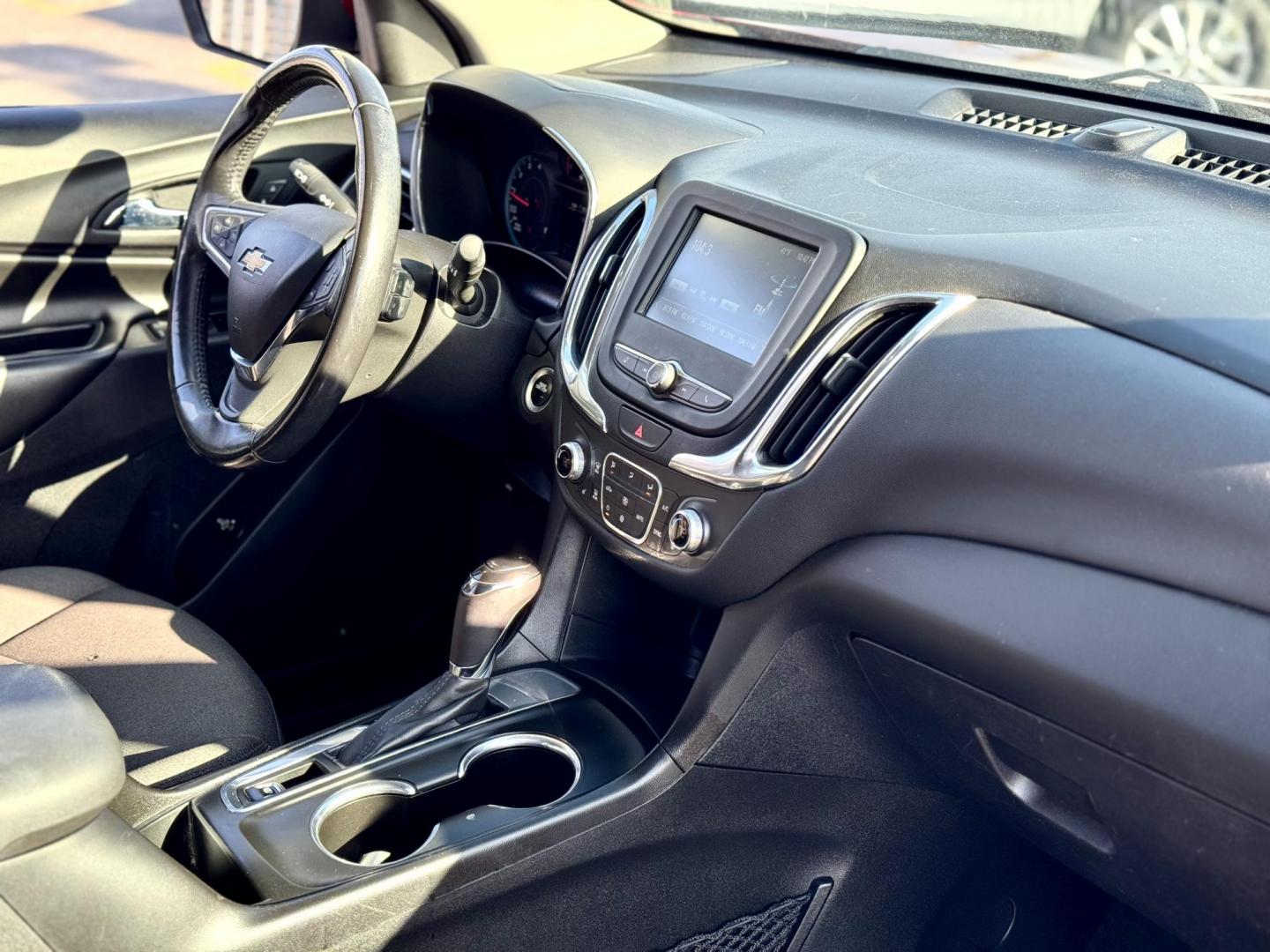 2018 RED Chevrolet Equinox LT 2WD (2GNAXJEV4J6) with an 1.5L L4 DIR DOHC 16V TURBO engine, 6A transmission, located at 7600 S Western Ave., Chicago, IL, 60620, (773) 918-3980, 0.000000, 0.000000 - Photo#11