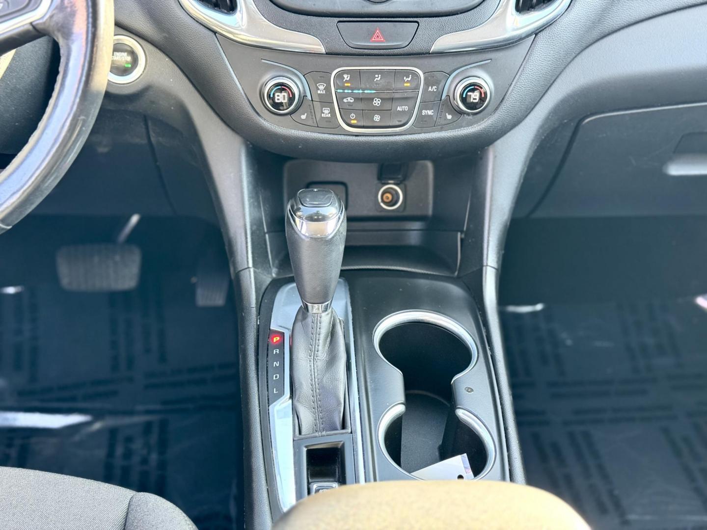 2018 RED Chevrolet Equinox LT 2WD (2GNAXJEV4J6) with an 1.5L L4 DIR DOHC 16V TURBO engine, 6A transmission, located at 7600 S Western Ave., Chicago, IL, 60620, (773) 918-3980, 0.000000, 0.000000 - Photo#10