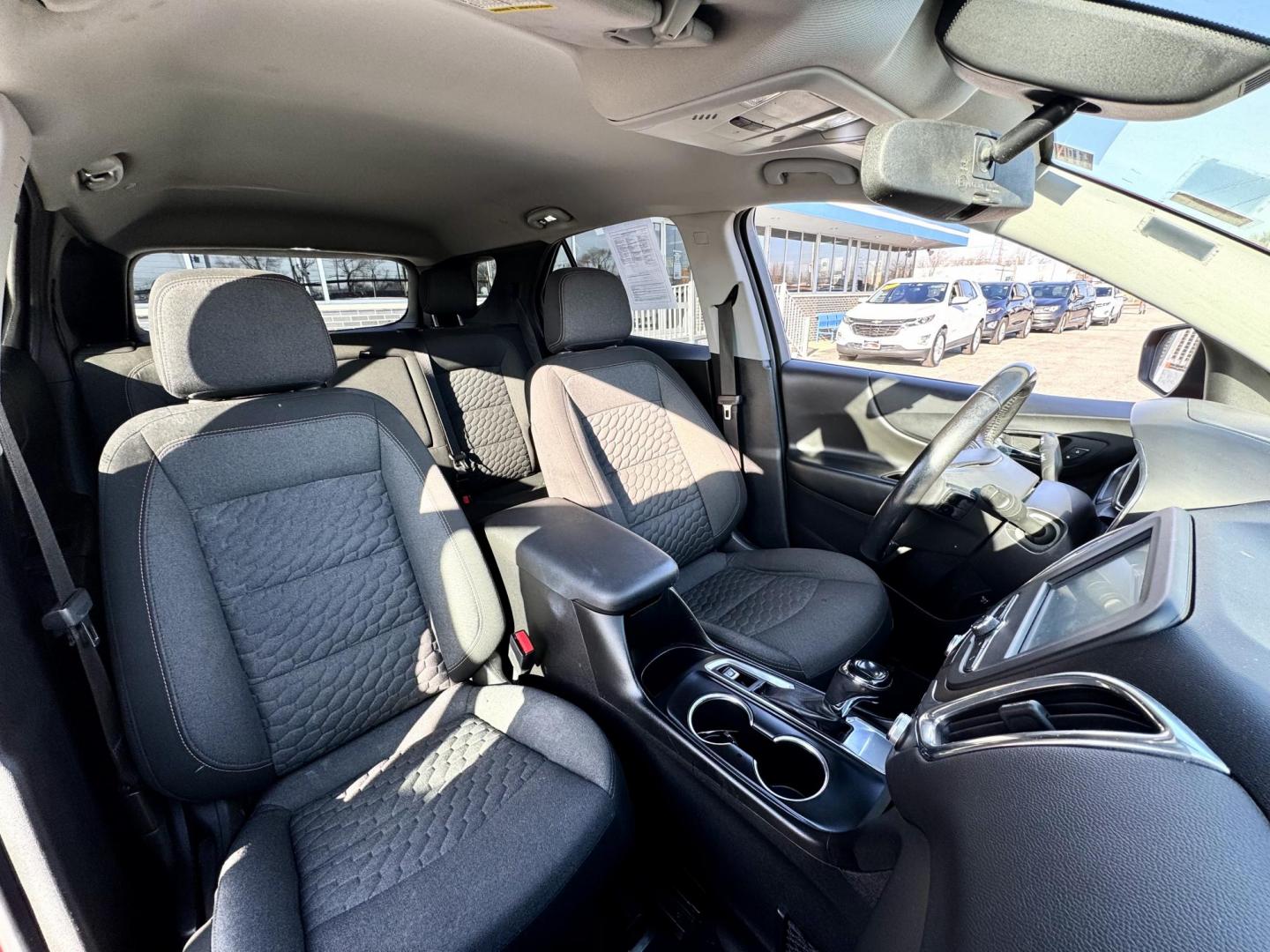 2018 RED Chevrolet Equinox LT 2WD (2GNAXJEV4J6) with an 1.5L L4 DIR DOHC 16V TURBO engine, 6A transmission, located at 7600 S Western Ave., Chicago, IL, 60620, (773) 918-3980, 0.000000, 0.000000 - Photo#12