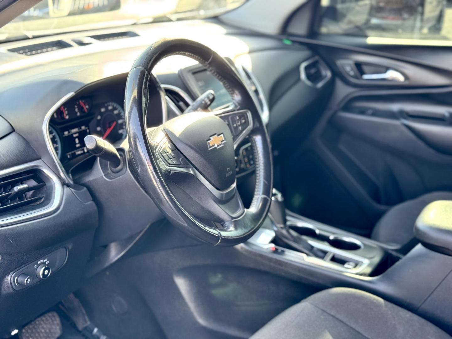 2018 WHITE Chevrolet Equinox LT 2WD (3GNAXJEVXJL) with an 1.5L L4 DIR DOHC 16V TURBO engine, 6A transmission, located at 7600 S Western Ave., Chicago, IL, 60620, (773) 918-3980, 0.000000, 0.000000 - Photo#5