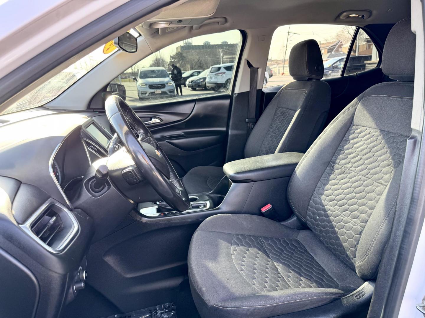 2018 WHITE Chevrolet Equinox LT 2WD (3GNAXJEVXJL) with an 1.5L L4 DIR DOHC 16V TURBO engine, 6A transmission, located at 7600 S Western Ave., Chicago, IL, 60620, (773) 918-3980, 0.000000, 0.000000 - Photo#7