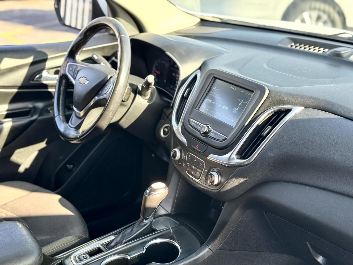 2018 WHITE Chevrolet Equinox LT 2WD (3GNAXJEVXJL) with an 1.5L L4 DIR DOHC 16V TURBO engine, 6A transmission, located at 7600 S Western Ave., Chicago, IL, 60620, (773) 918-3980, 0.000000, 0.000000 - Photo#11