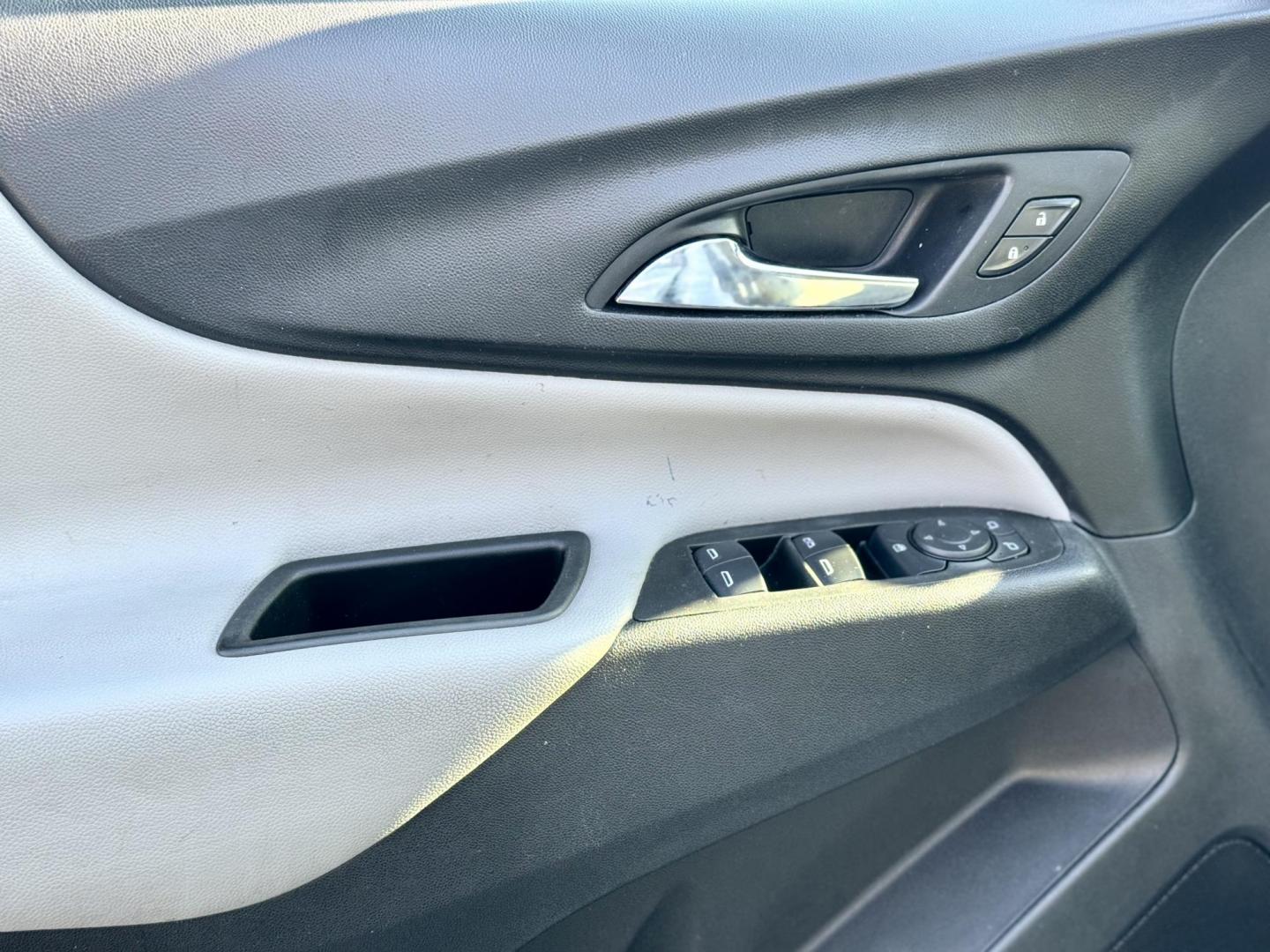 2021 WHITE Chevrolet Equinox LS 2WD (3GNAXHEV7MS) with an 1.5L L4 DOHC 16V TURBO engine, 6A transmission, located at 7600 S Western Ave., Chicago, IL, 60620, (773) 918-3980, 0.000000, 0.000000 - Photo#6