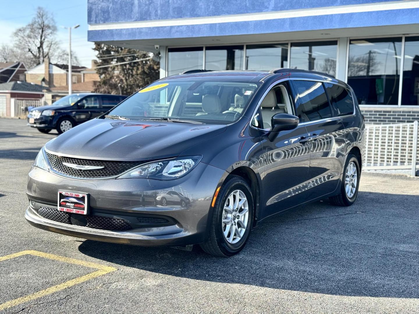 2021 GRAY Chrysler Voyager LXI (2C4RC1DG4MR) with an 3.6L V6 DOHC 24V engine, 9A transmission, located at 7600 S Western Ave., Chicago, IL, 60620, (773) 918-3980, 0.000000, 0.000000 - Photo#2