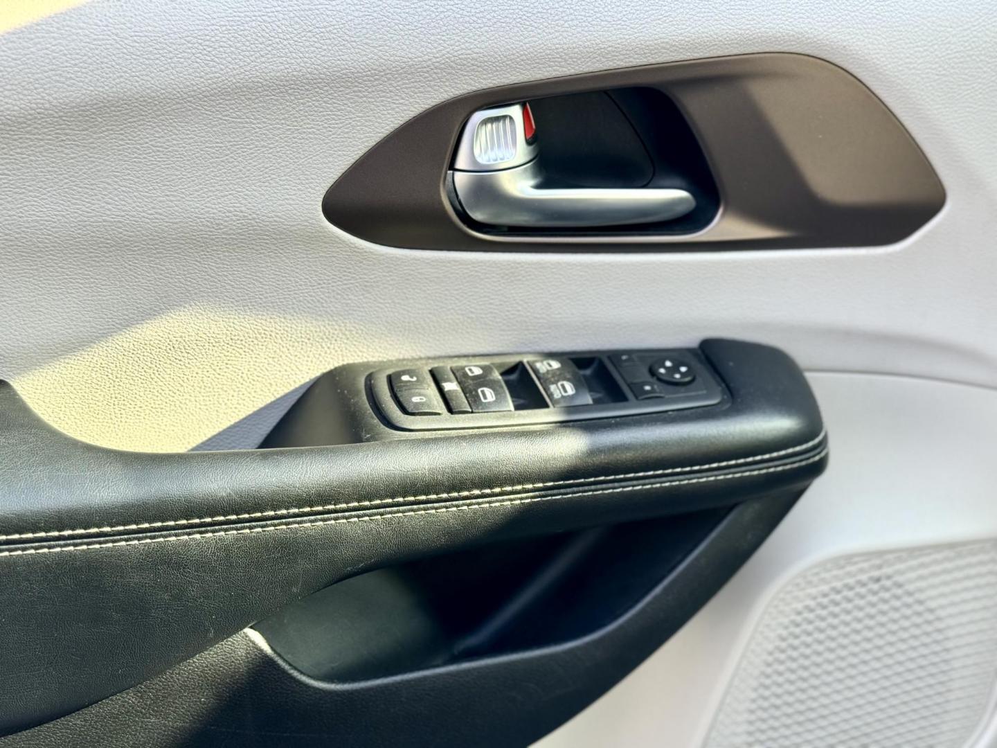 2021 GRAY Chrysler Voyager LXI (2C4RC1DG4MR) with an 3.6L V6 DOHC 24V engine, 9A transmission, located at 7600 S Western Ave., Chicago, IL, 60620, (773) 918-3980, 0.000000, 0.000000 - Photo#6