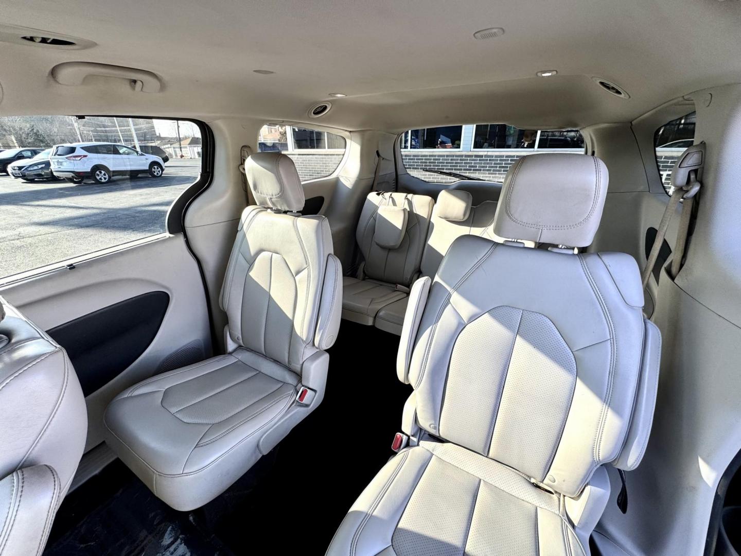 2021 GRAY Chrysler Voyager LXI (2C4RC1DG4MR) with an 3.6L V6 DOHC 24V engine, 9A transmission, located at 7600 S Western Ave., Chicago, IL, 60620, (773) 918-3980, 0.000000, 0.000000 - Photo#9