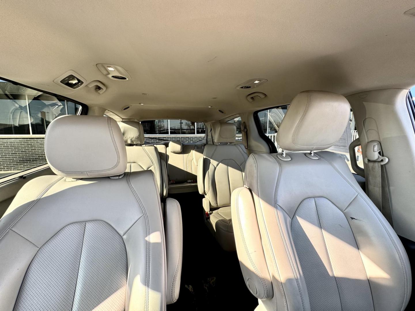 2021 GRAY Chrysler Voyager LXI (2C4RC1DG4MR) with an 3.6L V6 DOHC 24V engine, 9A transmission, located at 7600 S Western Ave., Chicago, IL, 60620, (773) 918-3980, 0.000000, 0.000000 - Photo#11