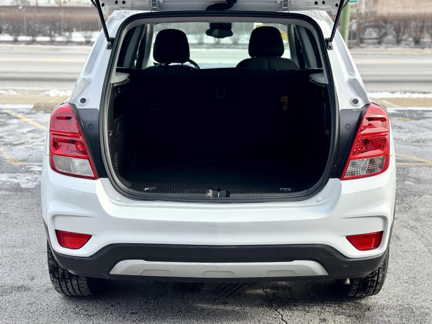 2020 WHITE Chevrolet Trax LS FWD (KL7CJKSBXLB) with an 1.4L L4 DOHC 16V engine, 6A transmission, located at 7600 S Western Ave., Chicago, IL, 60620, (773) 918-3980, 0.000000, 0.000000 - Photo#4