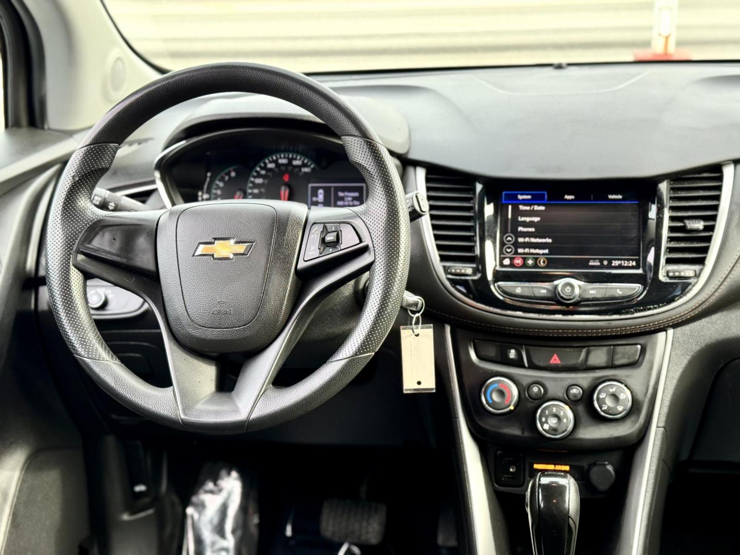 2020 WHITE Chevrolet Trax LS FWD (KL7CJKSBXLB) with an 1.4L L4 DOHC 16V engine, 6A transmission, located at 7600 S Western Ave., Chicago, IL, 60620, (773) 918-3980, 0.000000, 0.000000 - Photo#9