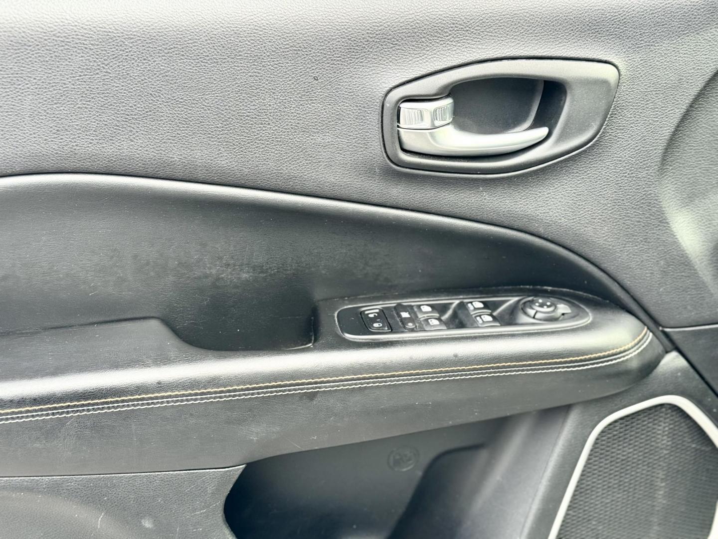 2018 WHITE Jeep Compass Sport FWD (3C4NJCAB3JT) with an 2.4L L4 DOHC 16V engine, located at 7600 S Western Ave., Chicago, IL, 60620, (773) 918-3980, 0.000000, 0.000000 - Photo#6