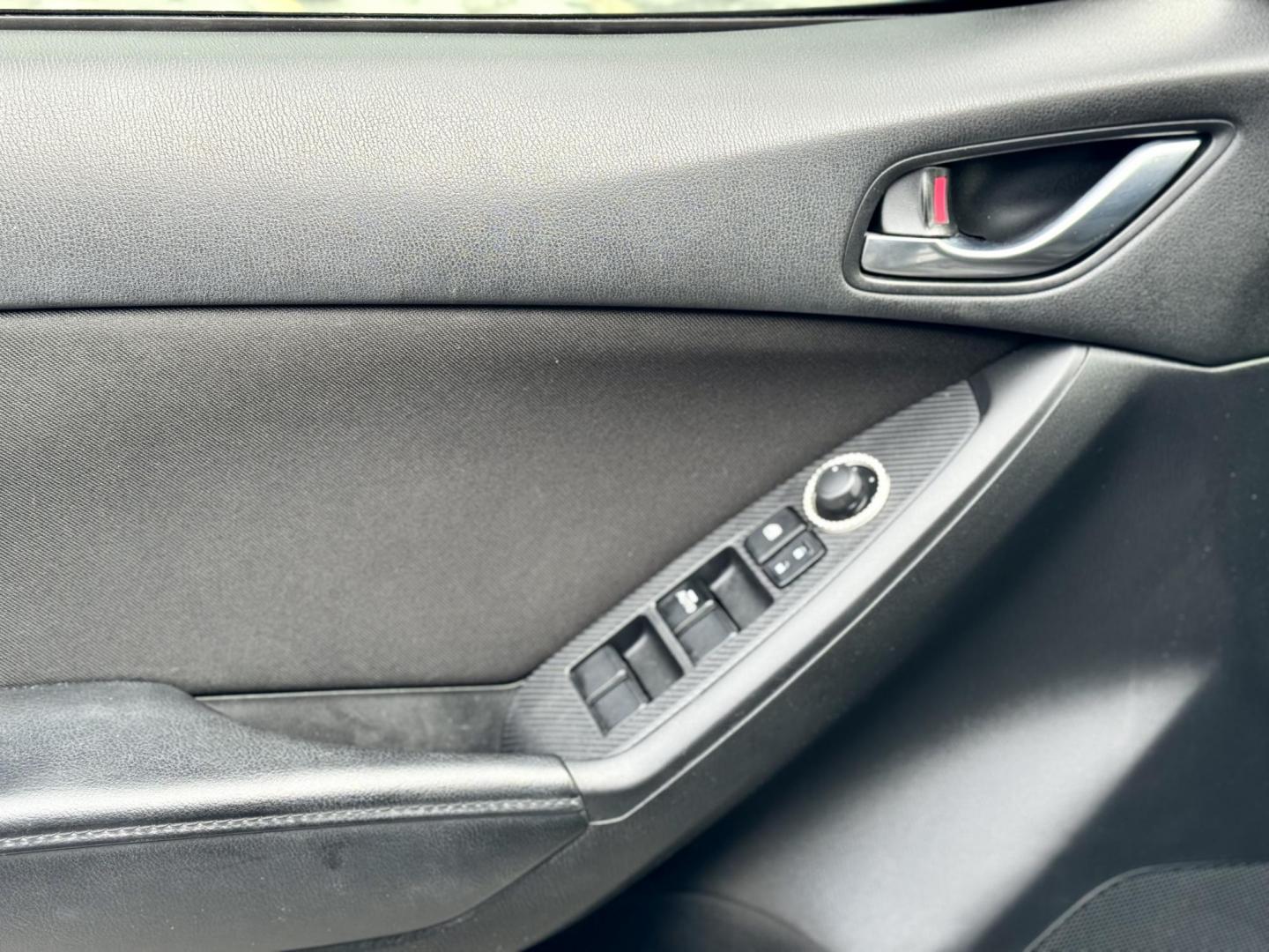 2016 BLACK Mazda CX-5 Sport AWD (JM3KE4BY4G0) with an 2.5L L4 DOHC 16V engine, 6-Speed Automatic transmission, located at 7600 S Western Ave., Chicago, IL, 60620, (773) 918-3980, 0.000000, 0.000000 - Photo#6