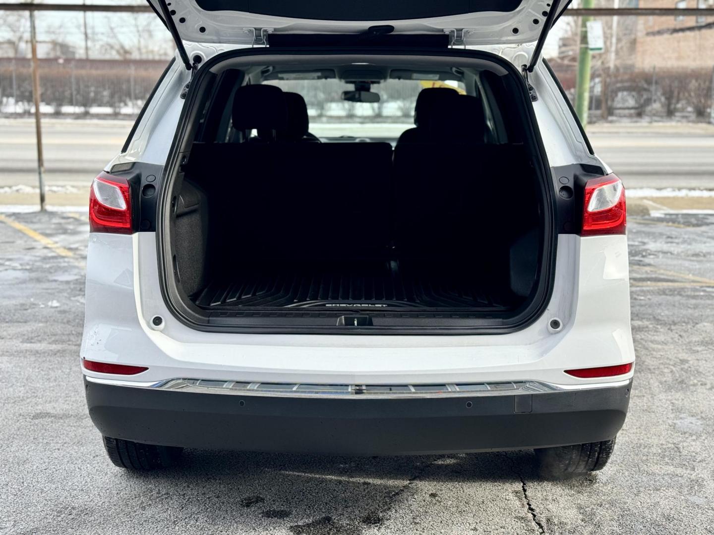 2021 WHITE Chevrolet Equinox LT 2WD (3GNAXJEV8MS) with an 1.5L L4 DOHC 16V TURBO engine, 6A transmission, located at 7600 S Western Ave., Chicago, IL, 60620, (773) 918-3980, 0.000000, 0.000000 - Photo#4