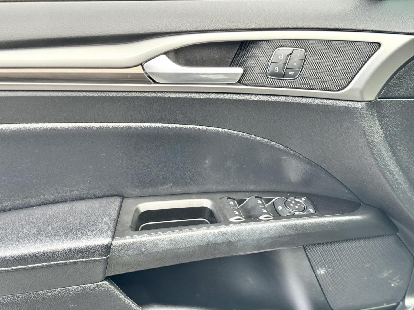 2019 BLACK Ford Fusion SEL (3FA6P0CDXKR) with an 1.5L L4 DOHC 16V engine, 6A transmission, located at 7600 S Western Ave., Chicago, IL, 60620, (773) 918-3980, 0.000000, 0.000000 - Photo#6