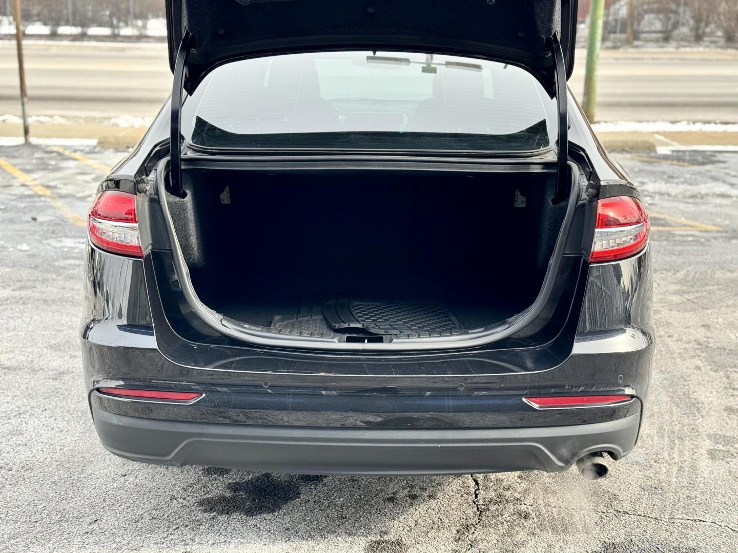 2019 BLACK Ford Fusion SEL (3FA6P0CDXKR) with an 1.5L L4 DOHC 16V engine, 6A transmission, located at 7600 S Western Ave., Chicago, IL, 60620, (773) 918-3980, 0.000000, 0.000000 - Photo#4
