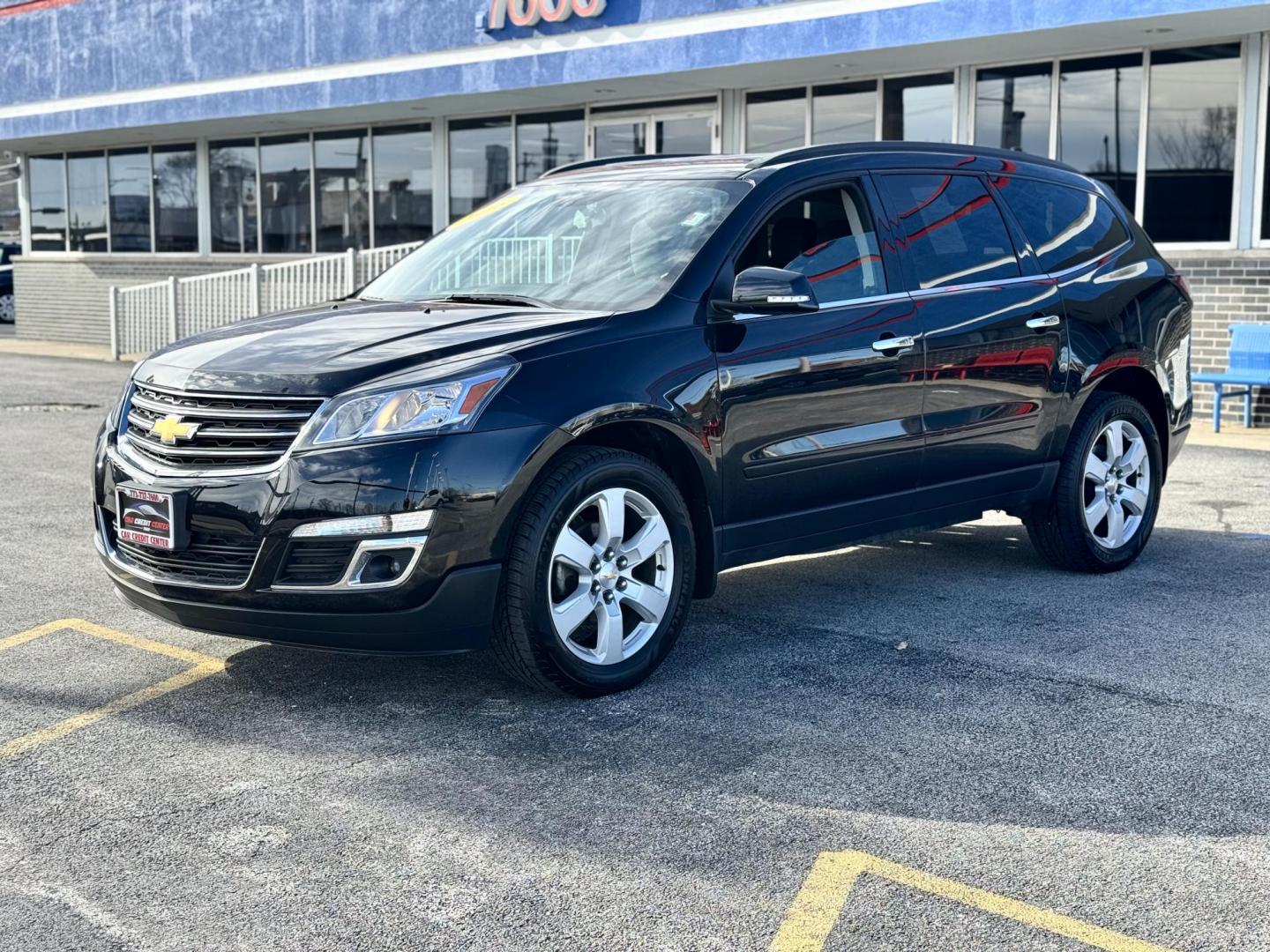 2016 BLACK Chevrolet Traverse 1LT AWD (1GNKVGKD4GJ) with an 3.6L V6 DOHC 24V engine, 6A transmission, located at 7600 S Western Ave., Chicago, IL, 60620, (773) 918-3980, 0.000000, 0.000000 - Photo#2