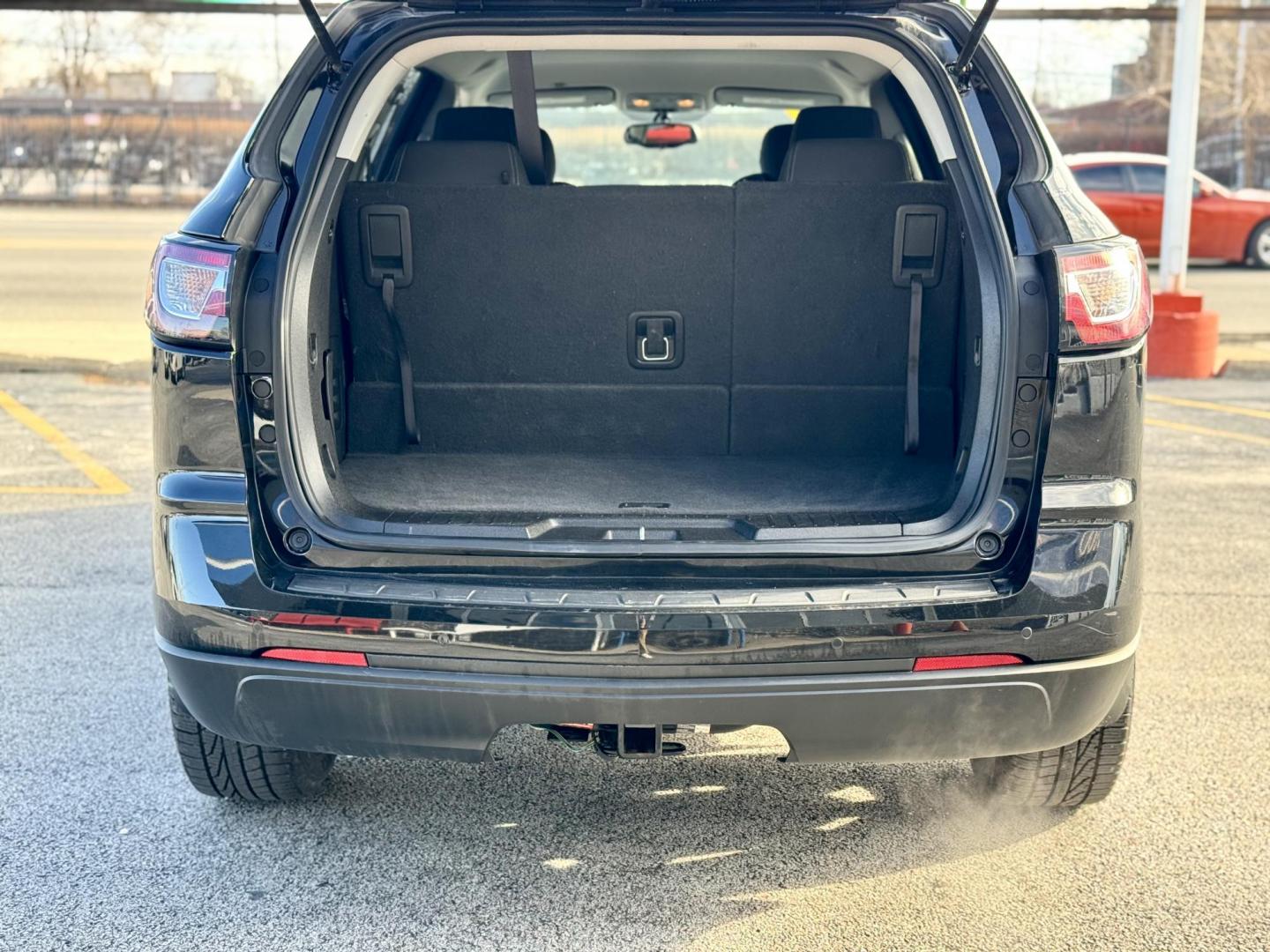 2016 BLACK Chevrolet Traverse 1LT AWD (1GNKVGKD4GJ) with an 3.6L V6 DOHC 24V engine, 6A transmission, located at 7600 S Western Ave., Chicago, IL, 60620, (773) 918-3980, 0.000000, 0.000000 - Photo#4