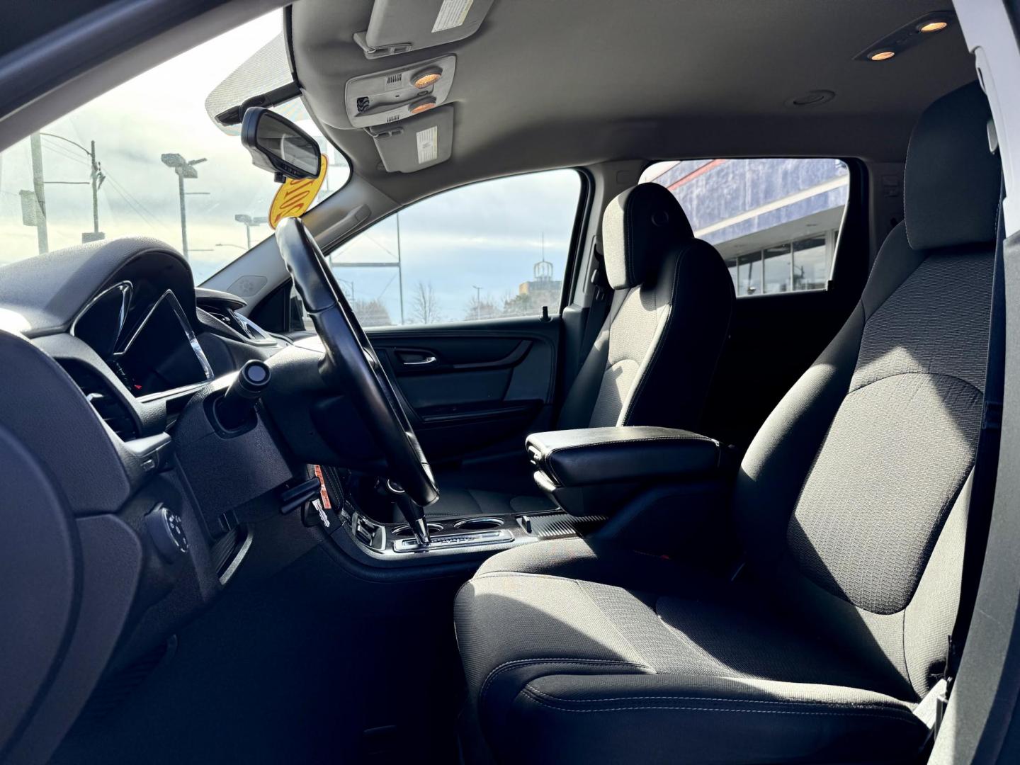 2016 BLACK Chevrolet Traverse 1LT AWD (1GNKVGKD4GJ) with an 3.6L V6 DOHC 24V engine, 6A transmission, located at 7600 S Western Ave., Chicago, IL, 60620, (773) 918-3980, 0.000000, 0.000000 - Photo#7