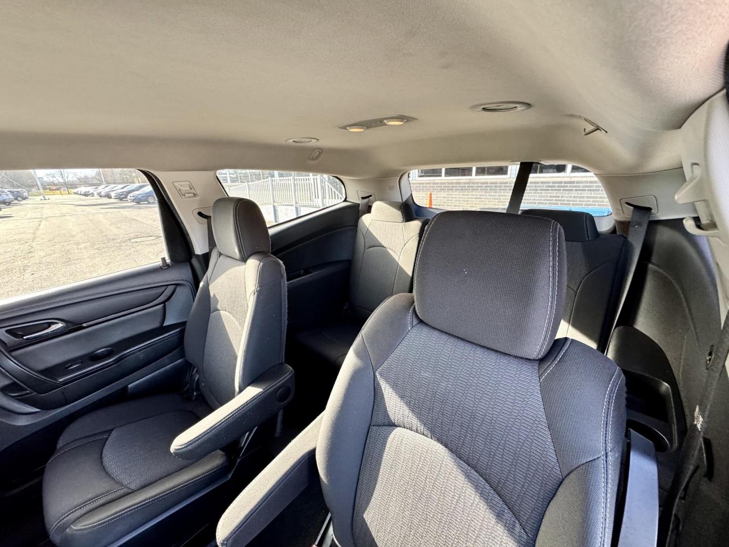 2016 BLACK Chevrolet Traverse 1LT AWD (1GNKVGKD4GJ) with an 3.6L V6 DOHC 24V engine, 6A transmission, located at 7600 S Western Ave., Chicago, IL, 60620, (773) 918-3980, 0.000000, 0.000000 - Photo#9