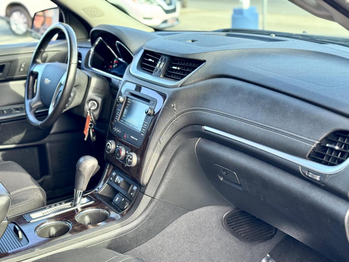 2016 BLACK Chevrolet Traverse 1LT AWD (1GNKVGKD4GJ) with an 3.6L V6 DOHC 24V engine, 6A transmission, located at 7600 S Western Ave., Chicago, IL, 60620, (773) 918-3980, 0.000000, 0.000000 - Photo#12