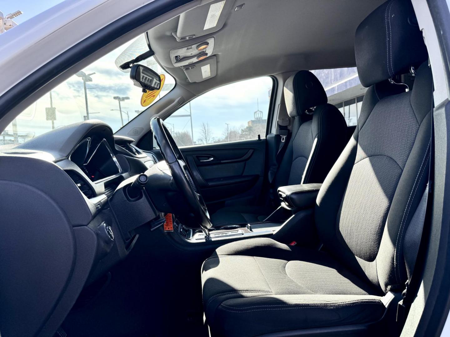 2017 WHITE Chevrolet Traverse 1LT FWD (1GNKRGKDXHJ) with an 3.6L V6 DOHC 24V engine, 6A transmission, located at 7600 S Western Ave., Chicago, IL, 60620, (773) 918-3980, 0.000000, 0.000000 - Photo#7