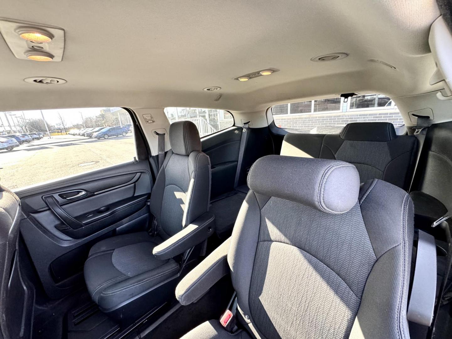 2017 WHITE Chevrolet Traverse 1LT FWD (1GNKRGKDXHJ) with an 3.6L V6 DOHC 24V engine, 6A transmission, located at 7600 S Western Ave., Chicago, IL, 60620, (773) 918-3980, 0.000000, 0.000000 - Photo#9