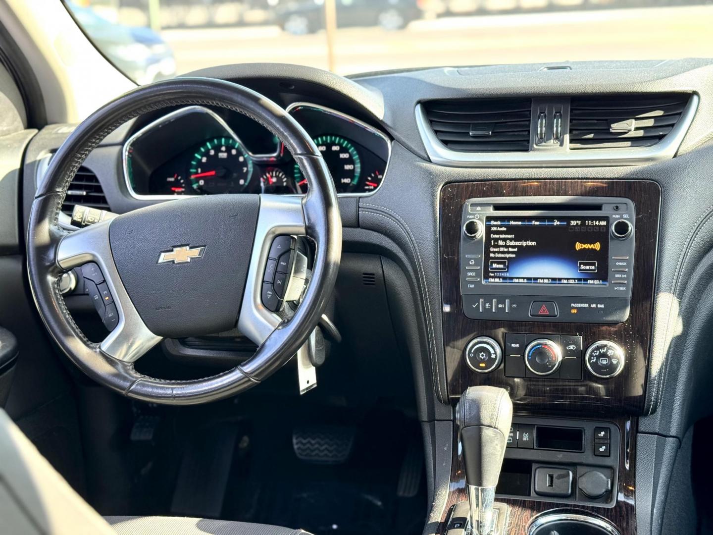 2017 WHITE Chevrolet Traverse 1LT FWD (1GNKRGKDXHJ) with an 3.6L V6 DOHC 24V engine, 6A transmission, located at 7600 S Western Ave., Chicago, IL, 60620, (773) 918-3980, 0.000000, 0.000000 - Photo#10