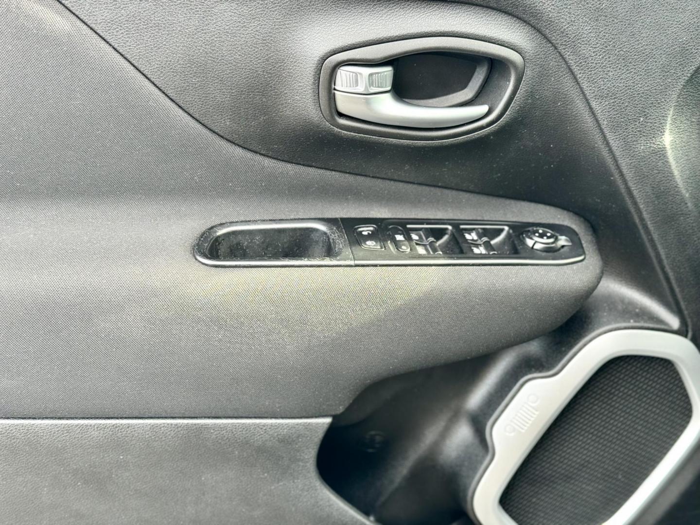 2019 BLACK Jeep Renegade Sport 4WD (ZACNJBAB6KP) with an 2.4L L4 DOHC 16V engine, 6M transmission, located at 7600 S Western Ave., Chicago, IL, 60620, (773) 918-3980, 0.000000, 0.000000 - Photo#6