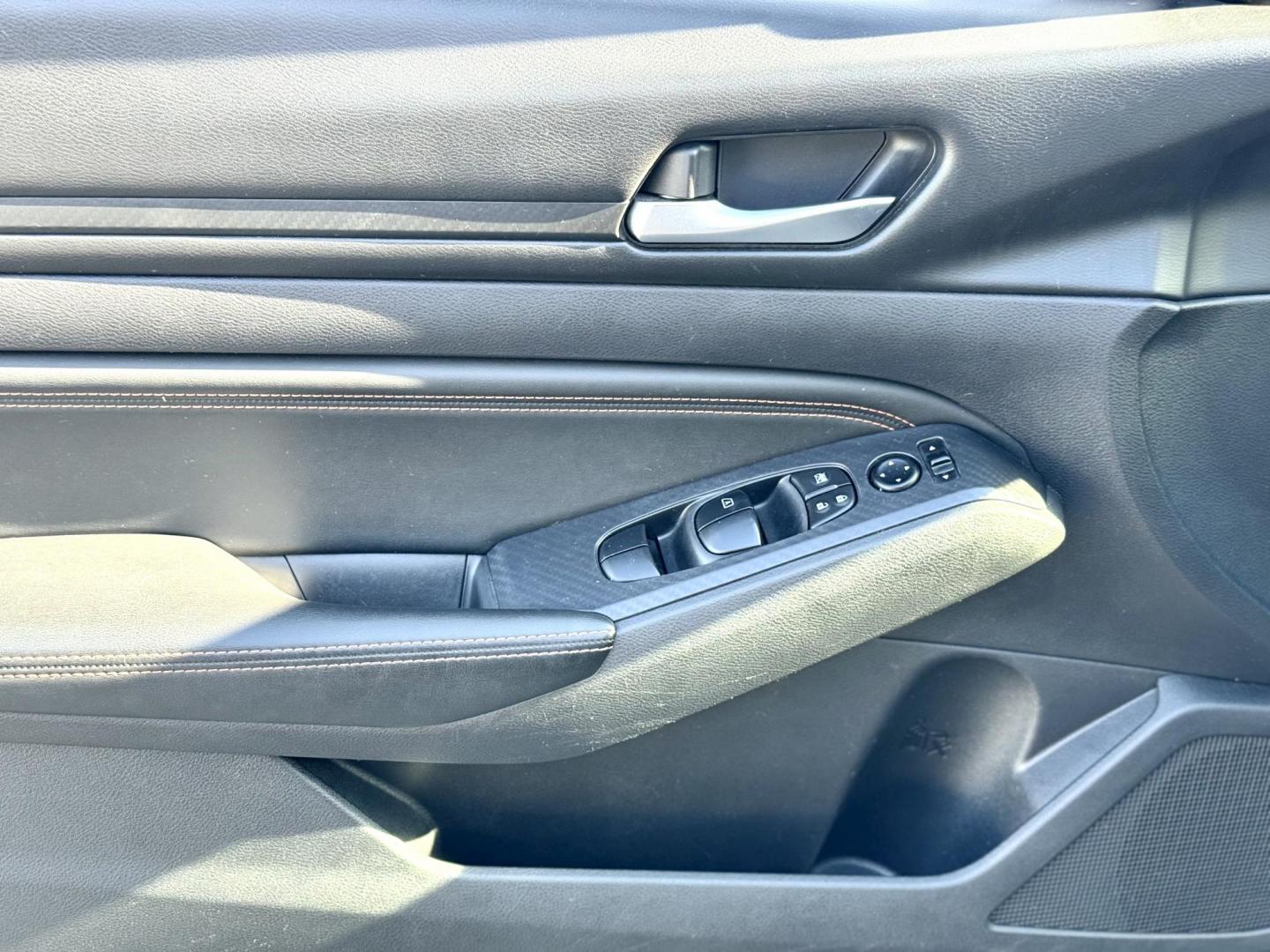 2019 BLACK Nissan Altima 2.5 SR (1N4BL4CV1KC) with an 2.5L L4 DOHC 16V engine, CVT transmission, located at 7600 S Western Ave., Chicago, IL, 60620, (773) 918-3980, 0.000000, 0.000000 - Photo#6