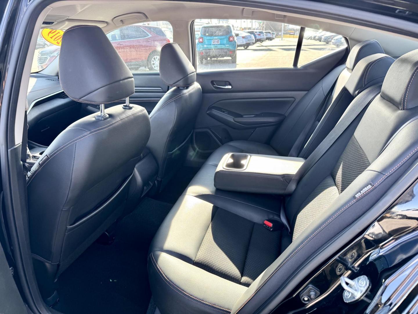 2019 BLACK Nissan Altima 2.5 SR (1N4BL4CV1KC) with an 2.5L L4 DOHC 16V engine, CVT transmission, located at 7600 S Western Ave., Chicago, IL, 60620, (773) 918-3980, 0.000000, 0.000000 - Photo#8