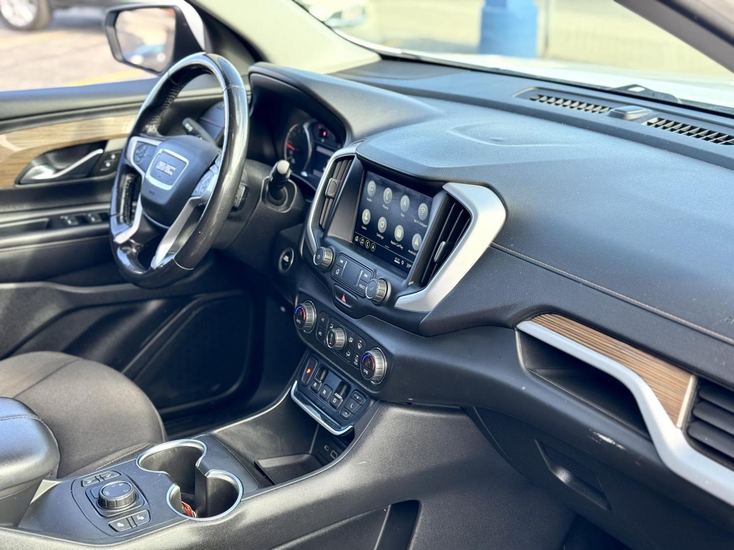 2019 WHITE GMC Terrain SLE AWD (3GKALTEVXKL) with an 1.4L L4 DOHC 16V TURBO engine, 6A transmission, located at 7600 S Western Ave., Chicago, IL, 60620, (773) 918-3980, 0.000000, 0.000000 - Photo#11